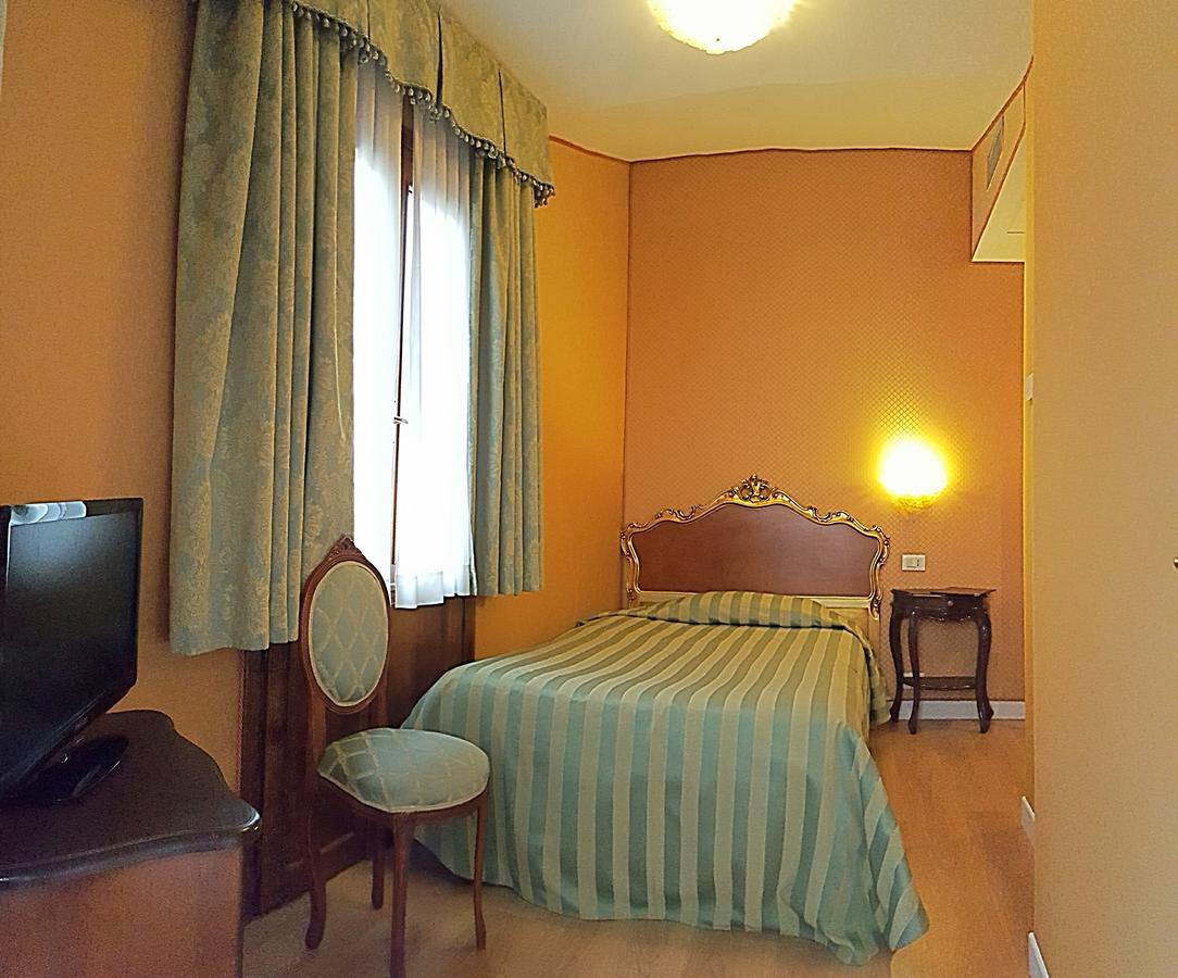 Chambre Simple avec Vue Canal